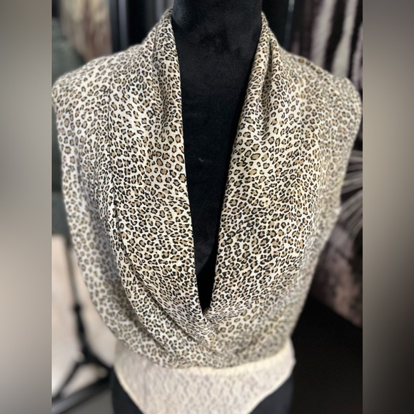 🐆🐆EUC- CACHE LEOPARD V NECK BODYSUIT SZ 8🐆🐆 - Picture 1 of 5